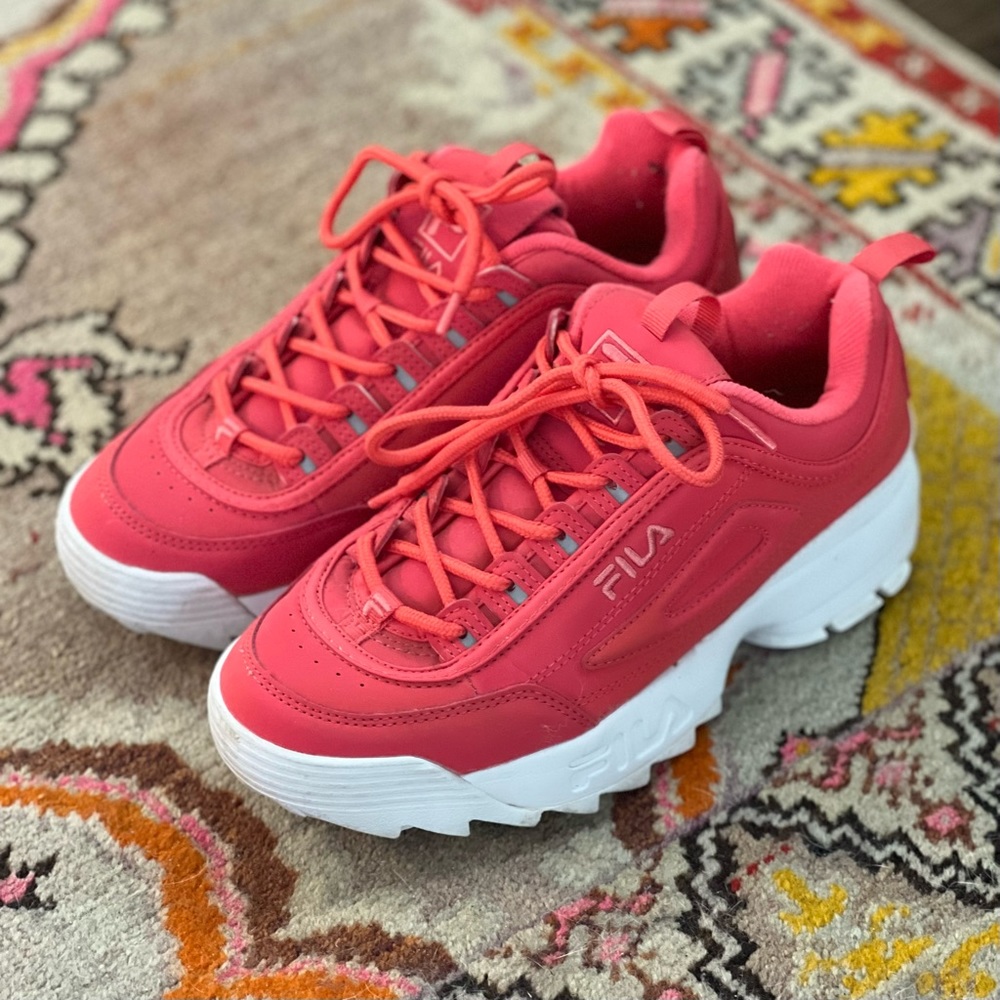 Fila women’s Disruptor II bright coral Sz 8
